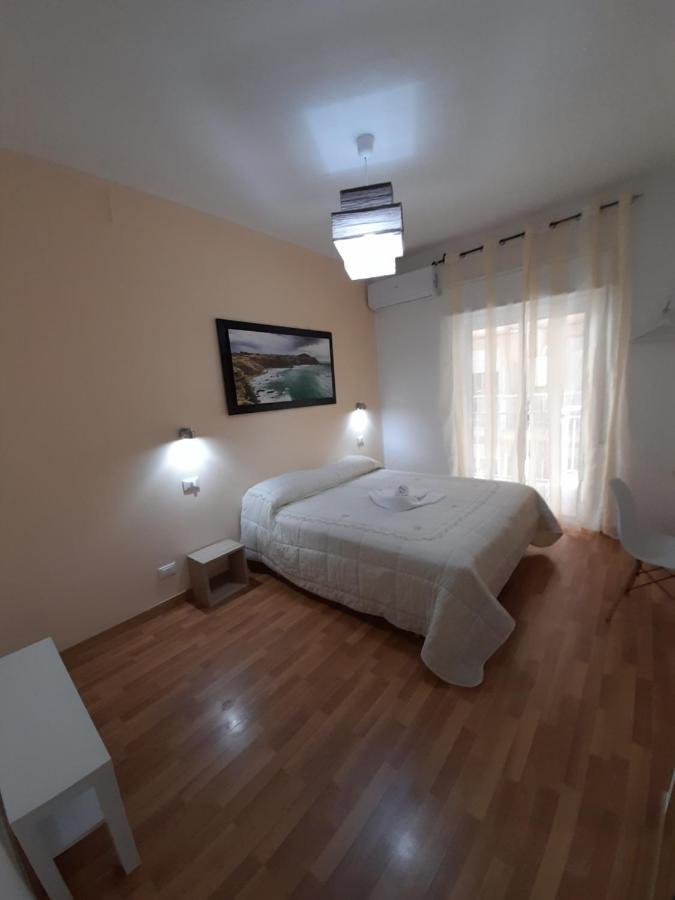 Milazzo: La Porta Delle Eolie Acomodação com café da manhã Quarto foto