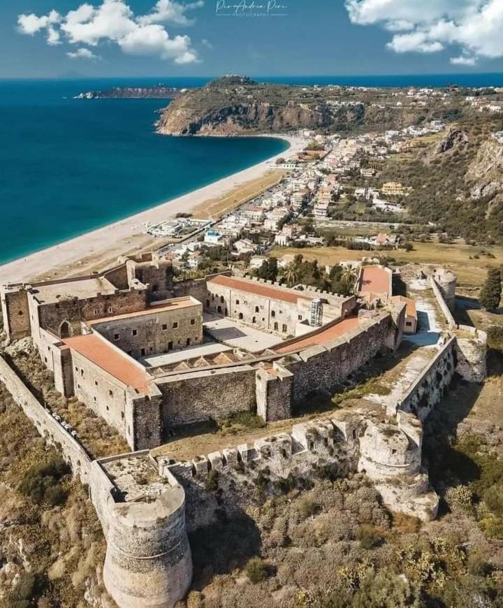 Milazzo: La Porta Delle Eolie Acomodação com café da manhã Exterior foto